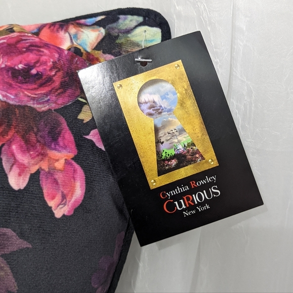 🆕 Floral Skull Pillow 💀 Cynthia Rowley - Picture 4 of 6